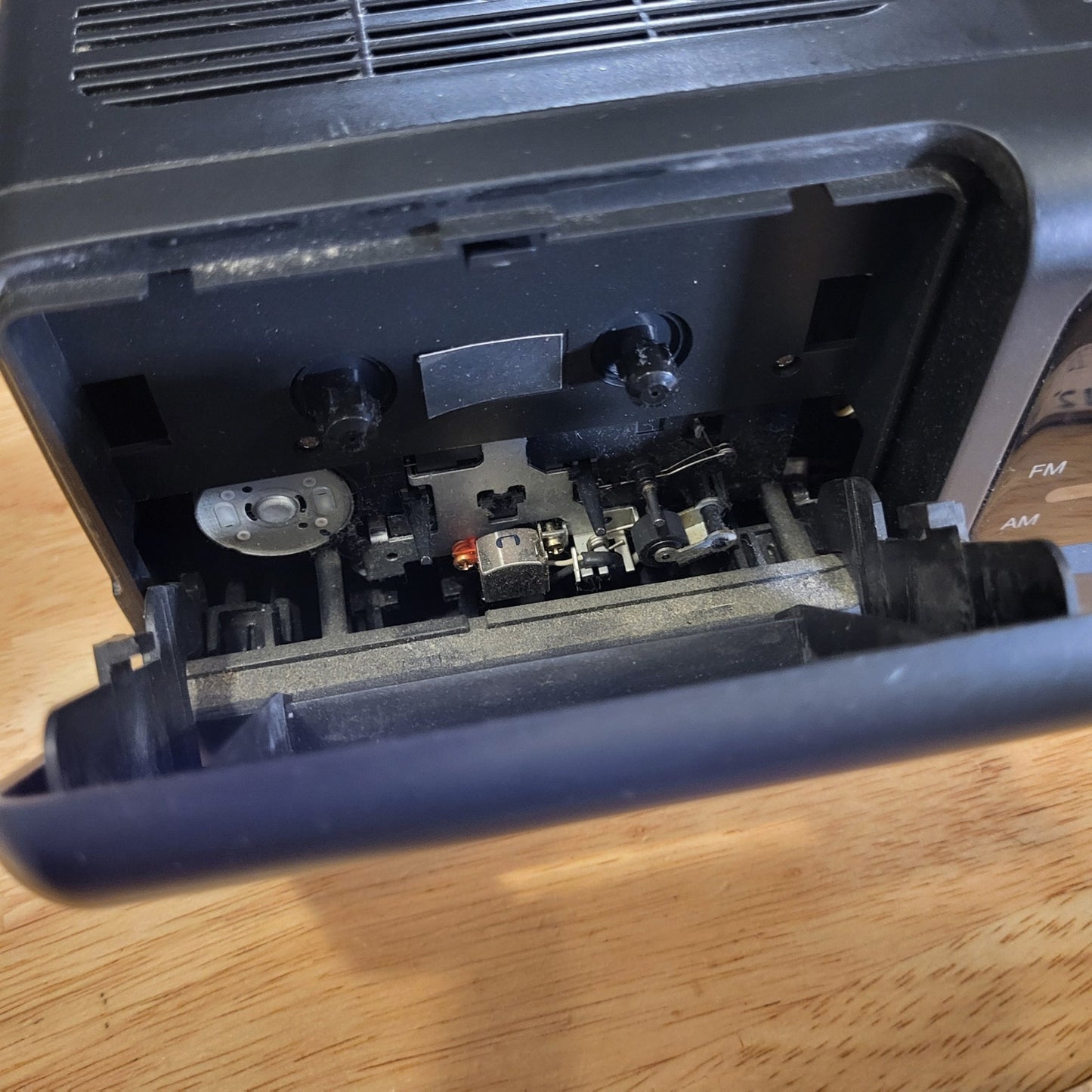 Timex T432B AM/FM Clock Radio Cassette Player Plug or Battery