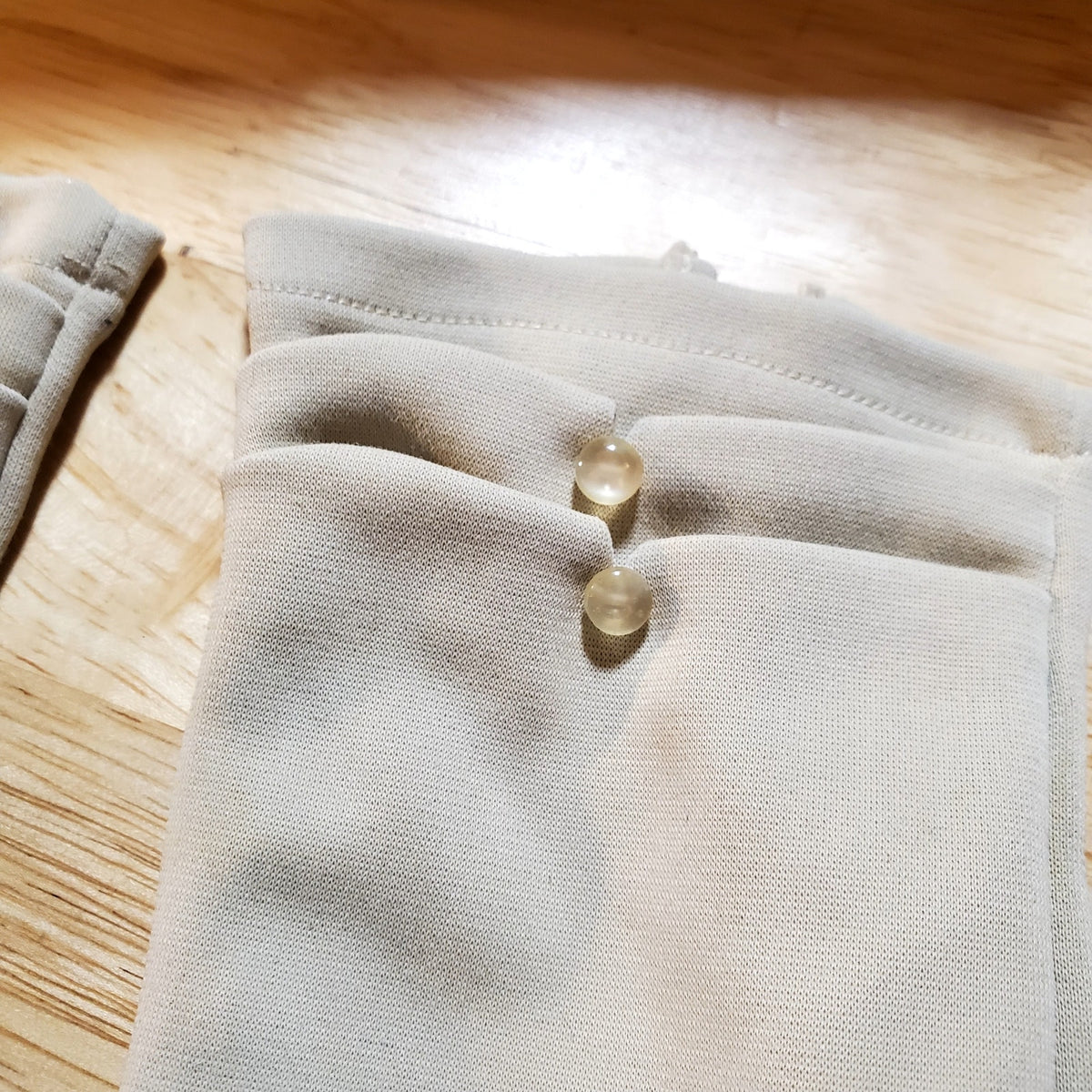 Vintage beige petite gloves 40s 50s small button detail slightly damaged