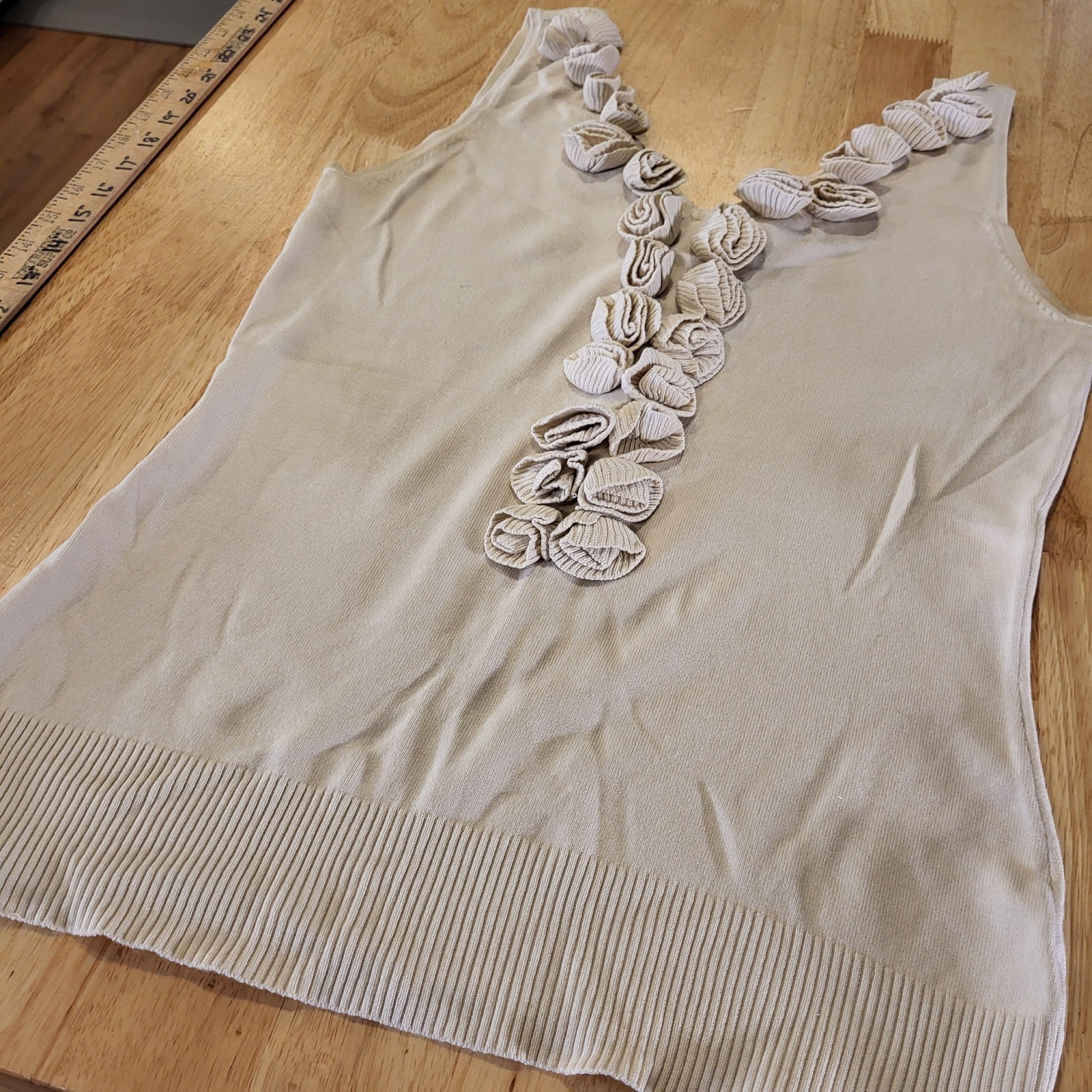 White House Black Market Knit V Neck Sleeveless Sweater Rose Detail Cotton Small