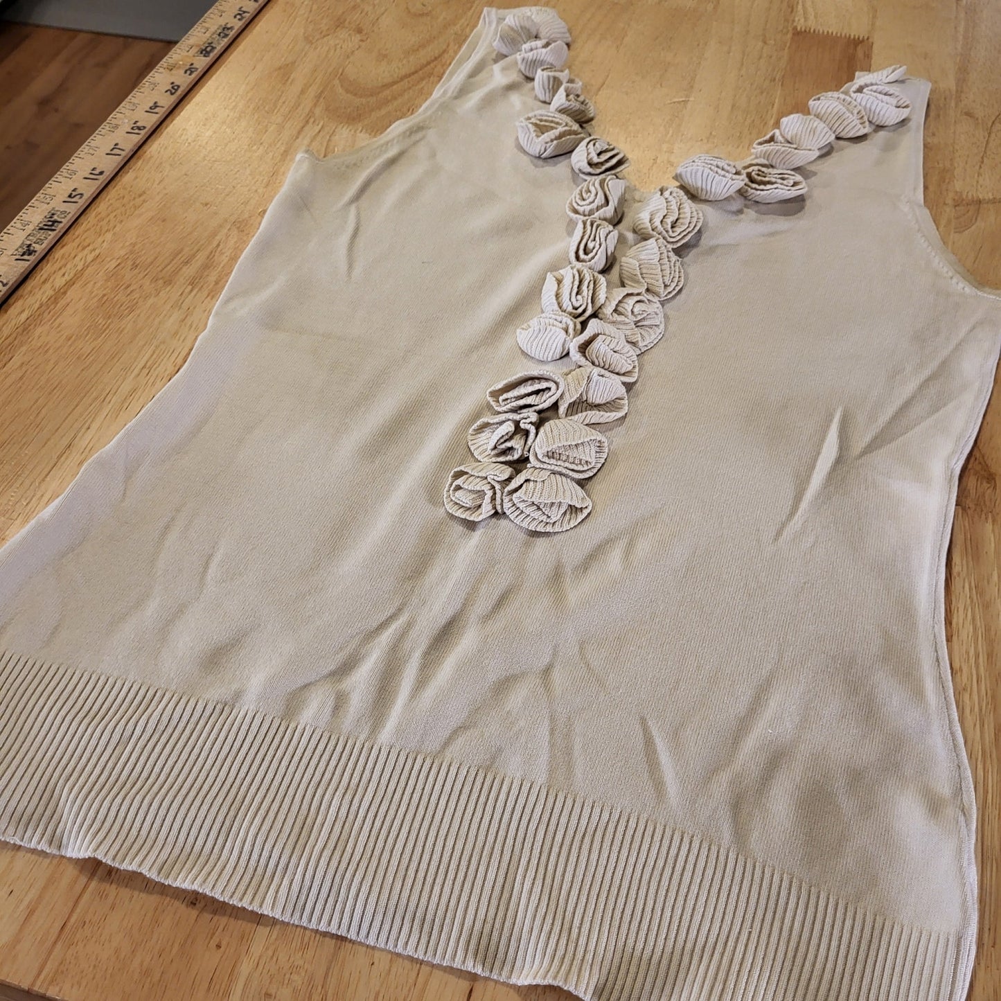 White House Black Market Knit V Neck Sleeveless Sweater Rose Detail Cotton Small