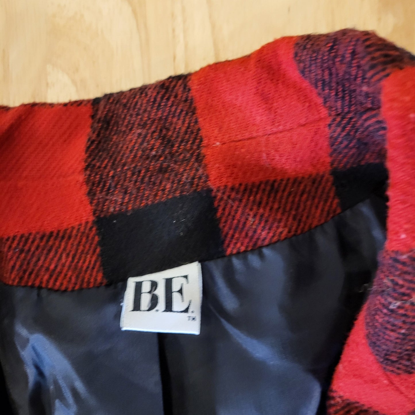 Red buffalo plaid wool felt Blazer blanket stitch Edge vintage pockets 23" p2p