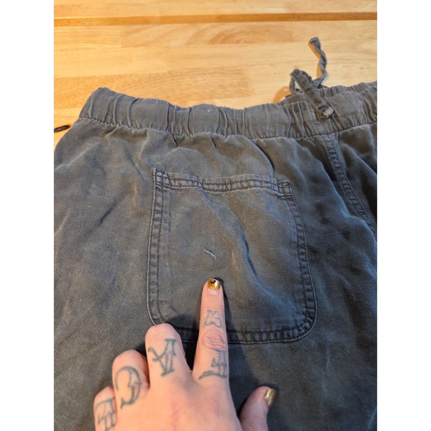 Gap size extra large gray soft flowy elastic waist tie front shorts pockets
