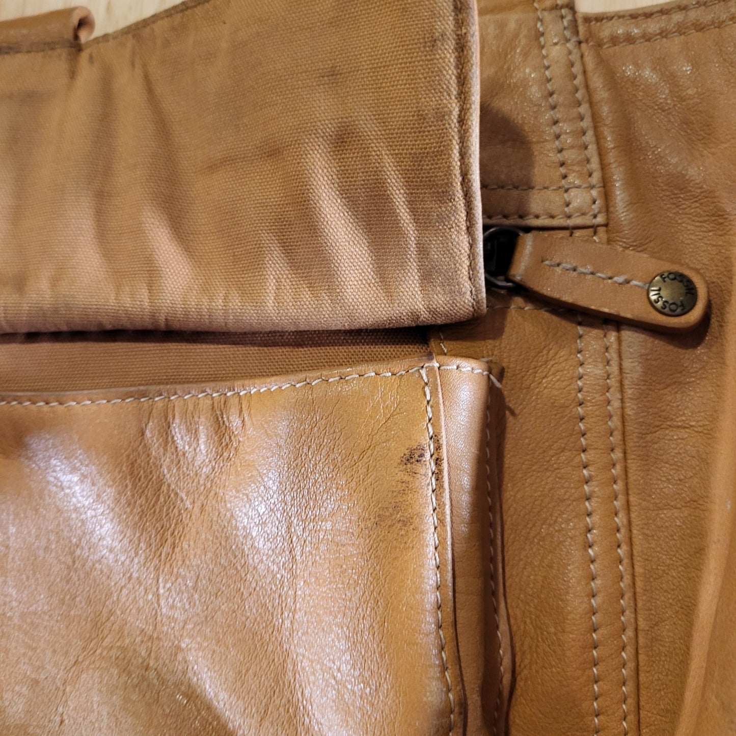 Fossil 100% Leather Tan Shoulder Bag Pockets 13" x 9"