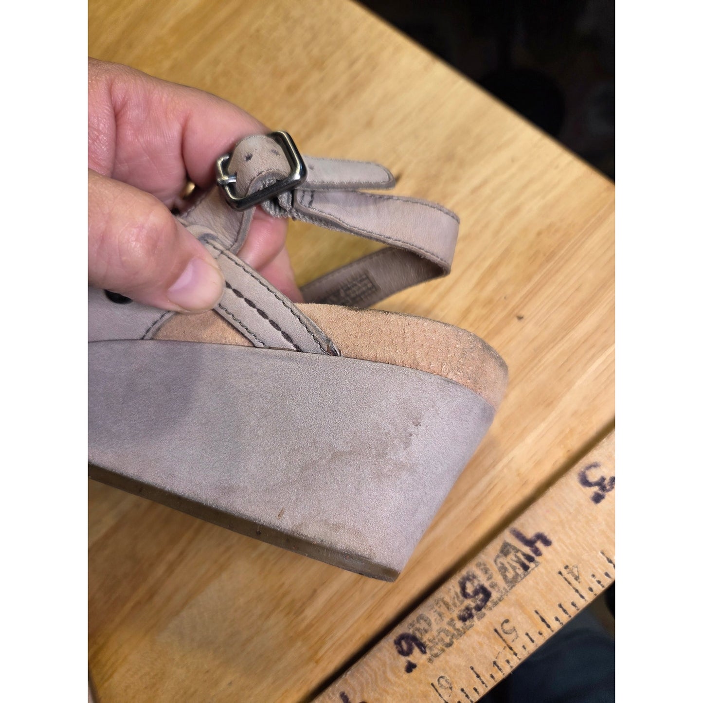 Ugg Beige Ultrasuede Strappy Wedge Sandel Buckle Stretch Size 9 rubber sole