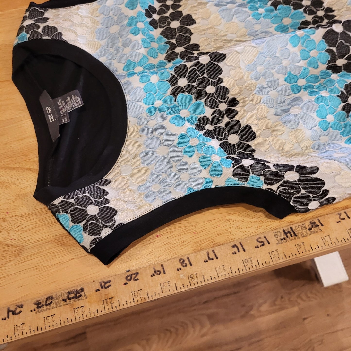 Per Se Blue Daisy Embroidered Sleeveless Side Zip 22" Shoulder To Hem 18" P2P