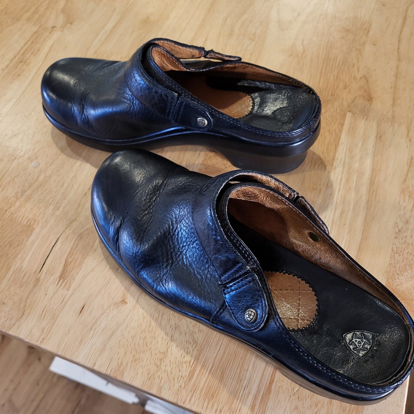 Ariat Black Leather Clogs Size 9 Gold Detail Rubber Grip Sole