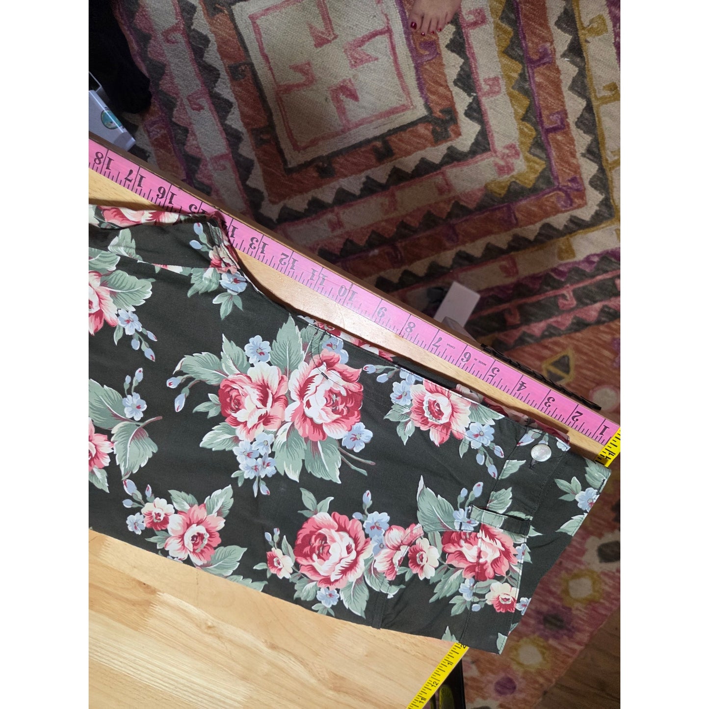 Lauren by Ralph Lauren size 12 pink and black floral cropped straight leg jeans