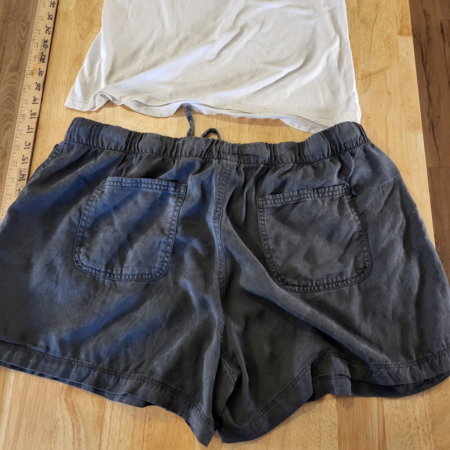 Gap Slinky Gray Elastic Waist Shorts Pockets XL 36" Waist