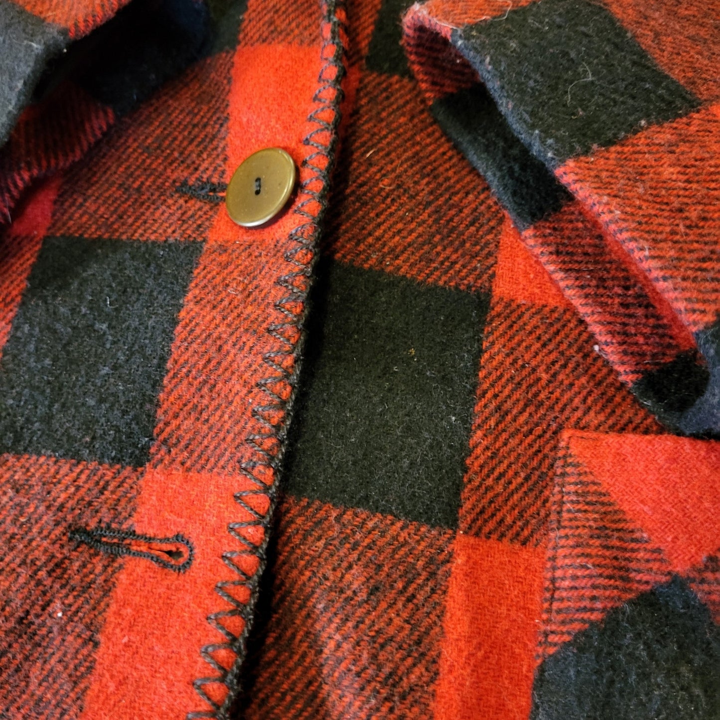 Red buffalo plaid wool felt Blazer blanket stitch Edge vintage pockets 23" p2p