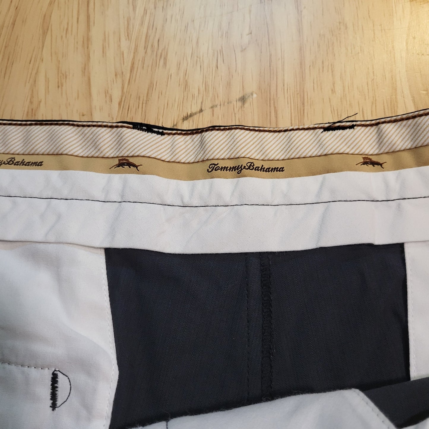 Tommy Bahama Black 100% Silk Pleated Front Shorts size 40 Beach Summer