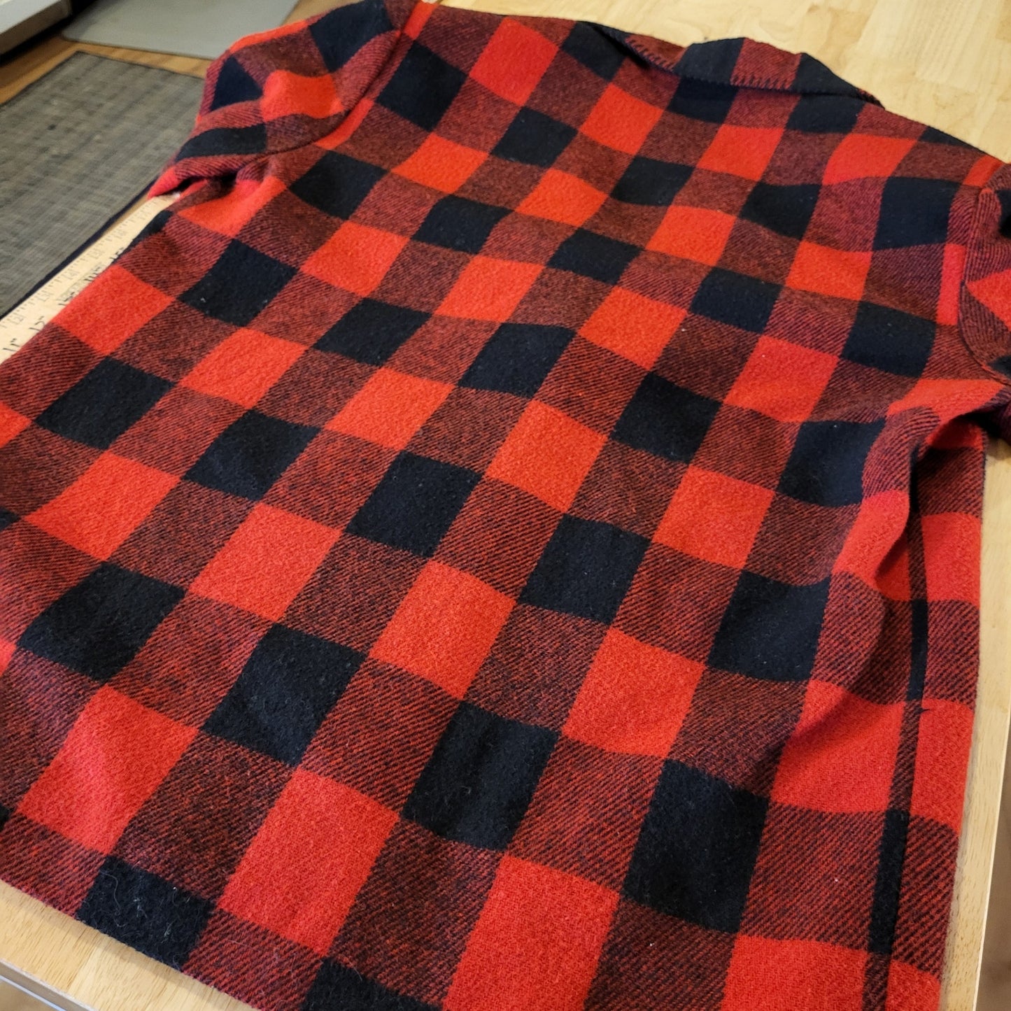 Red buffalo plaid wool felt Blazer blanket stitch Edge vintage pockets 23" p2p