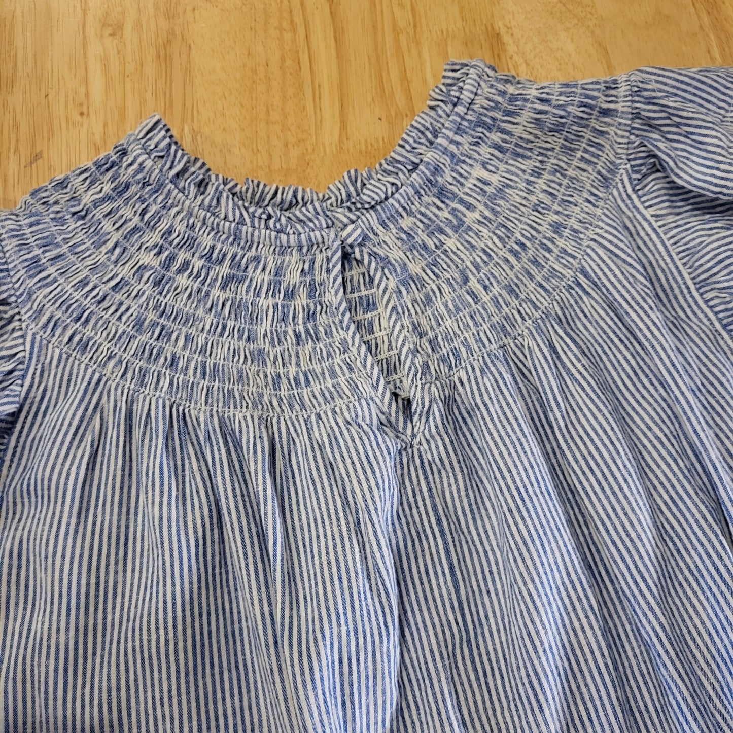 Crown & Ivy XXL Linen Blend Flutter Sleeve Elastic Keyhole Blue Striped