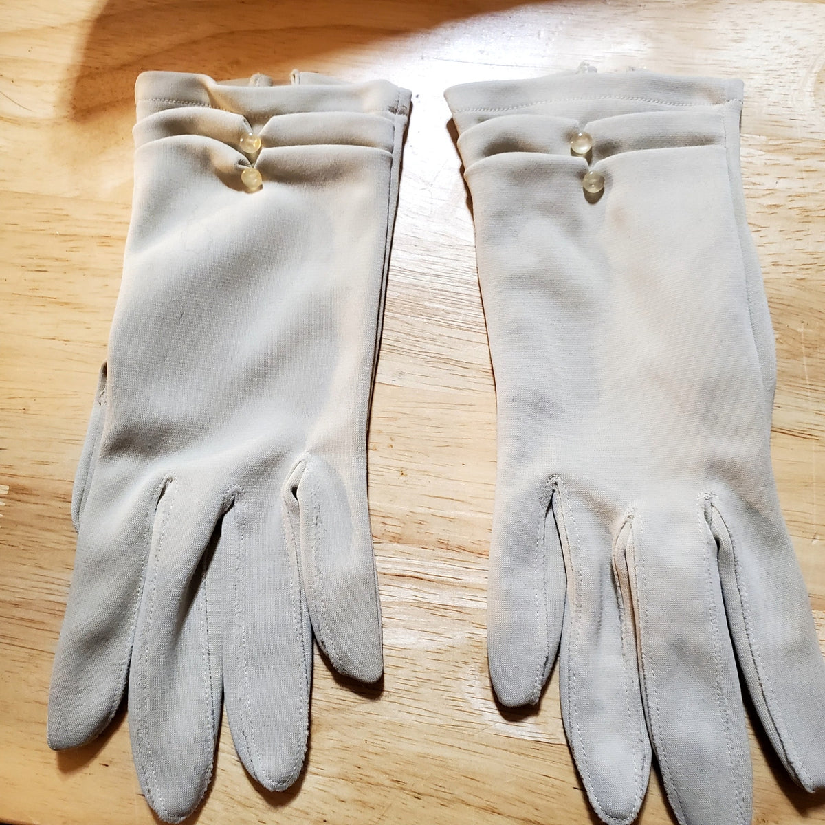 Vintage beige petite gloves 40s 50s small button detail slightly damaged