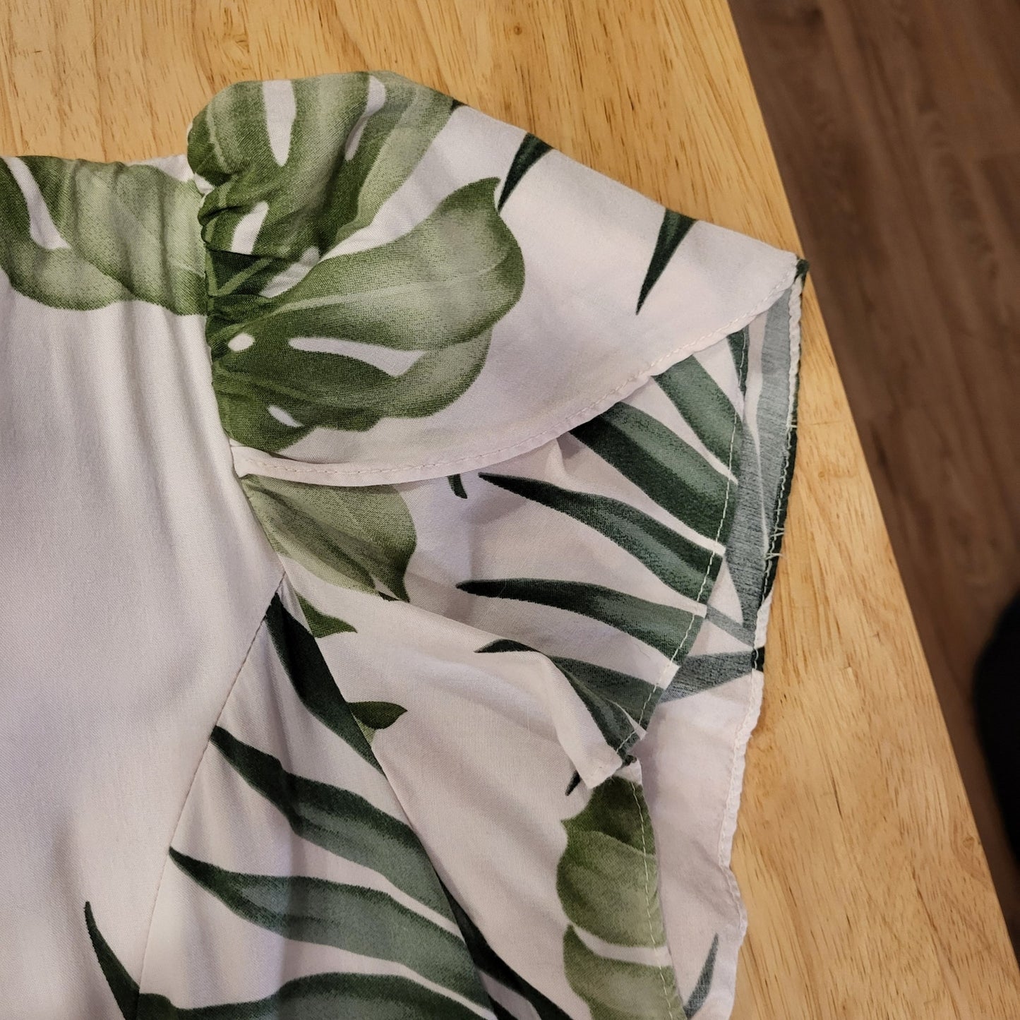 Hilo Hattie Vintage Made In Hawaii Rayon Botanical Print 17" P2P Medium