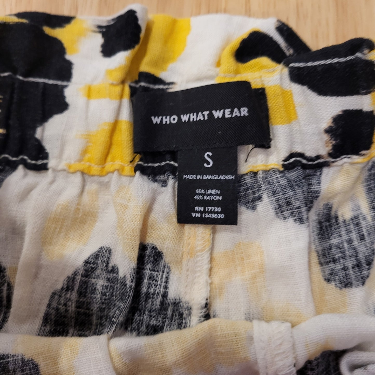 Who What Where Linen Rayon Yellow & Black Abstract Elastic Waist Shorts Small