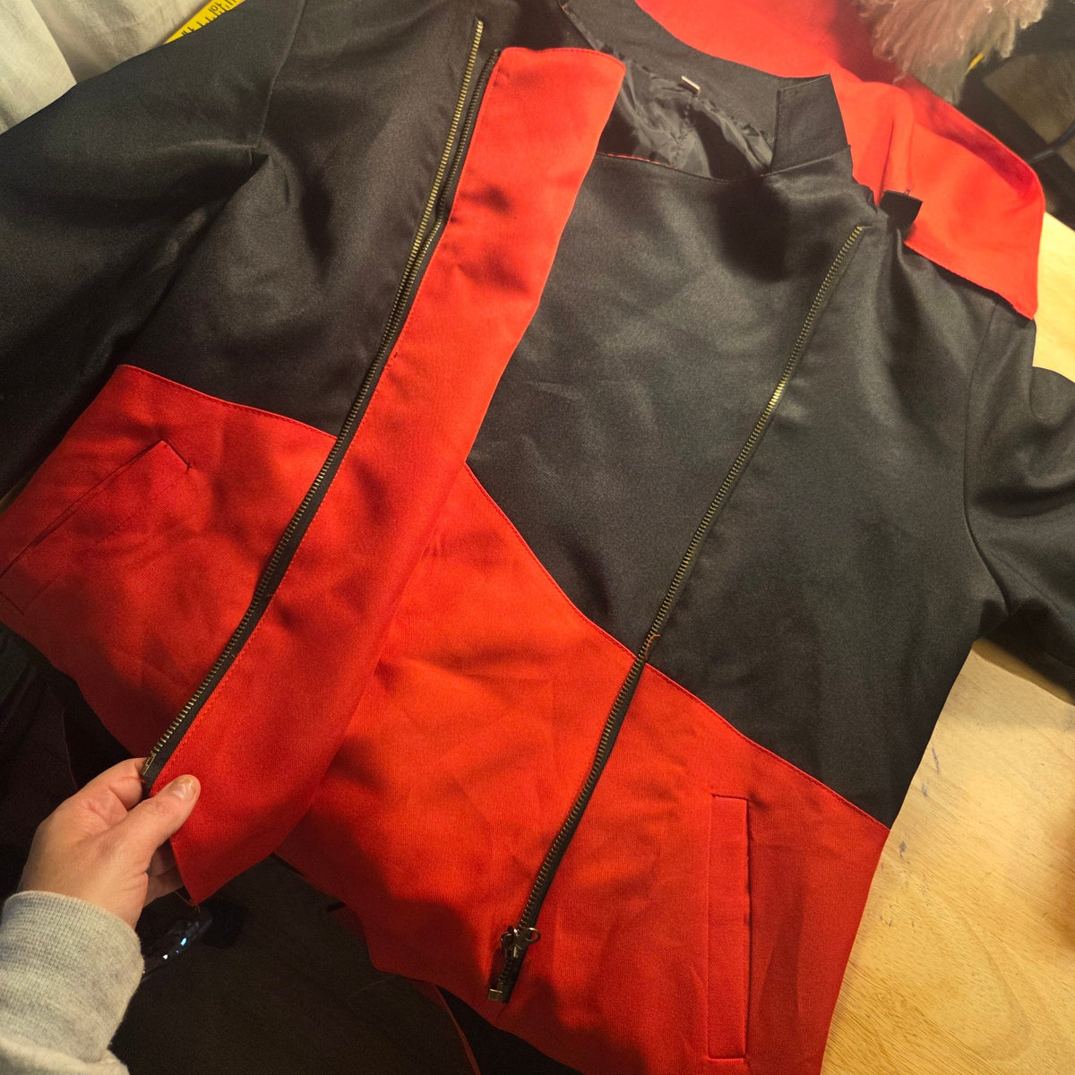 Assassin's Creed red black hooded zip jacket Tails button detail size medium