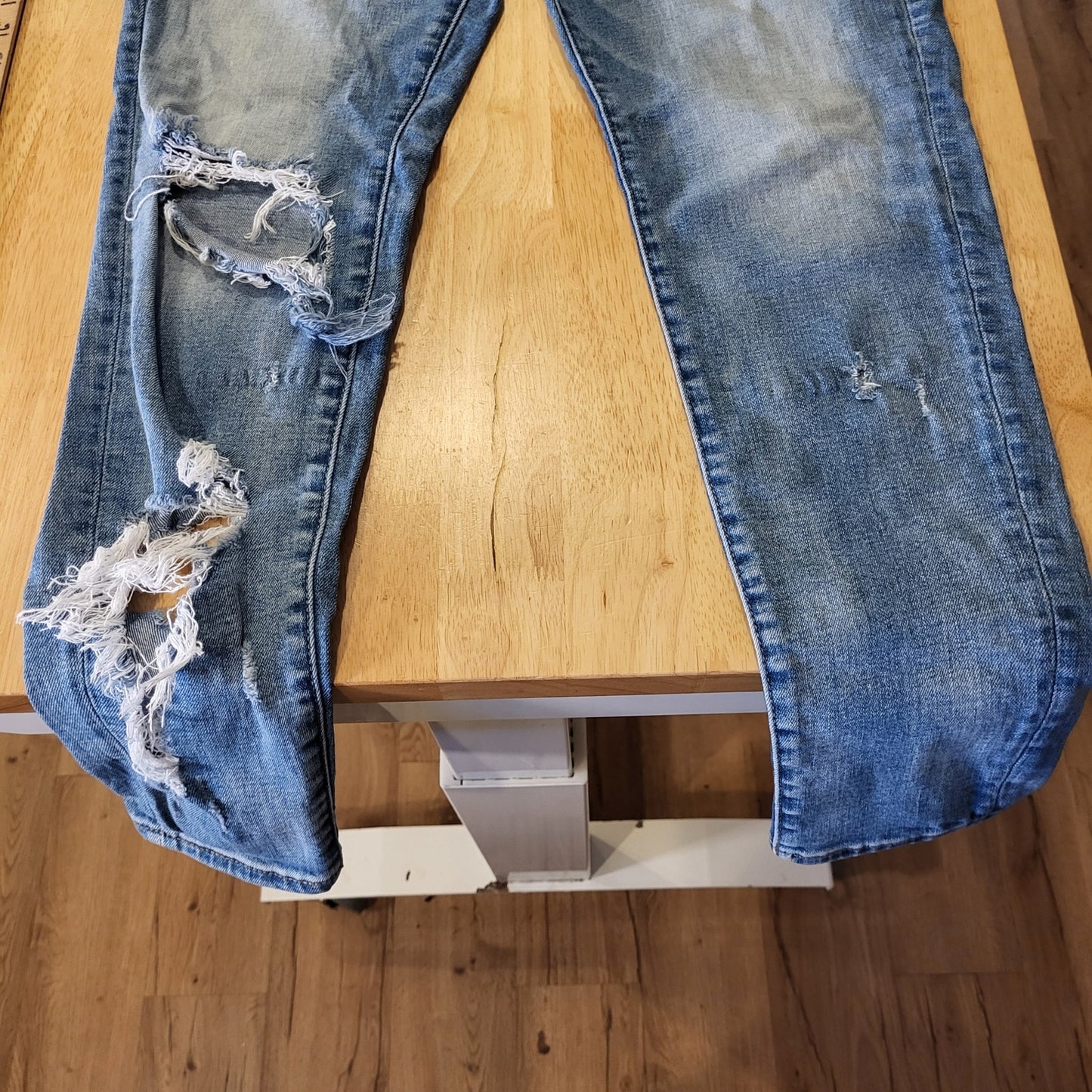 American Eagle Super Stretch Size 12 Straight Leg Distressed Medium Wash