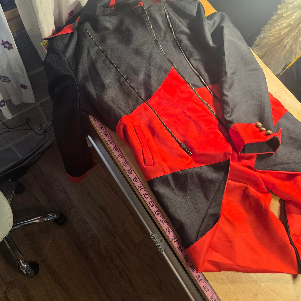 Assassin's Creed red black hooded zip jacket Tails button detail size medium