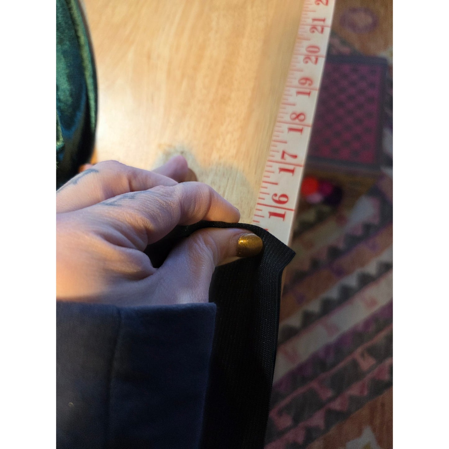 Lili's closet Xs Petite elastic waist green velvet pleated knee length skirt