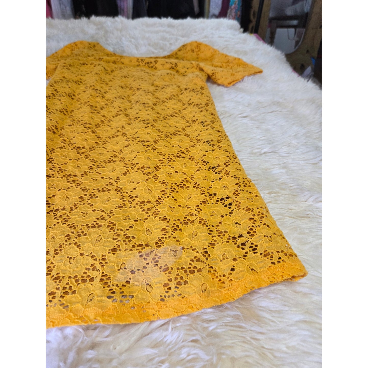 Yellow Daisy Crocheted Bodycon Mini Dress Stretch Plunge Back Cap 1/4 Sleeve