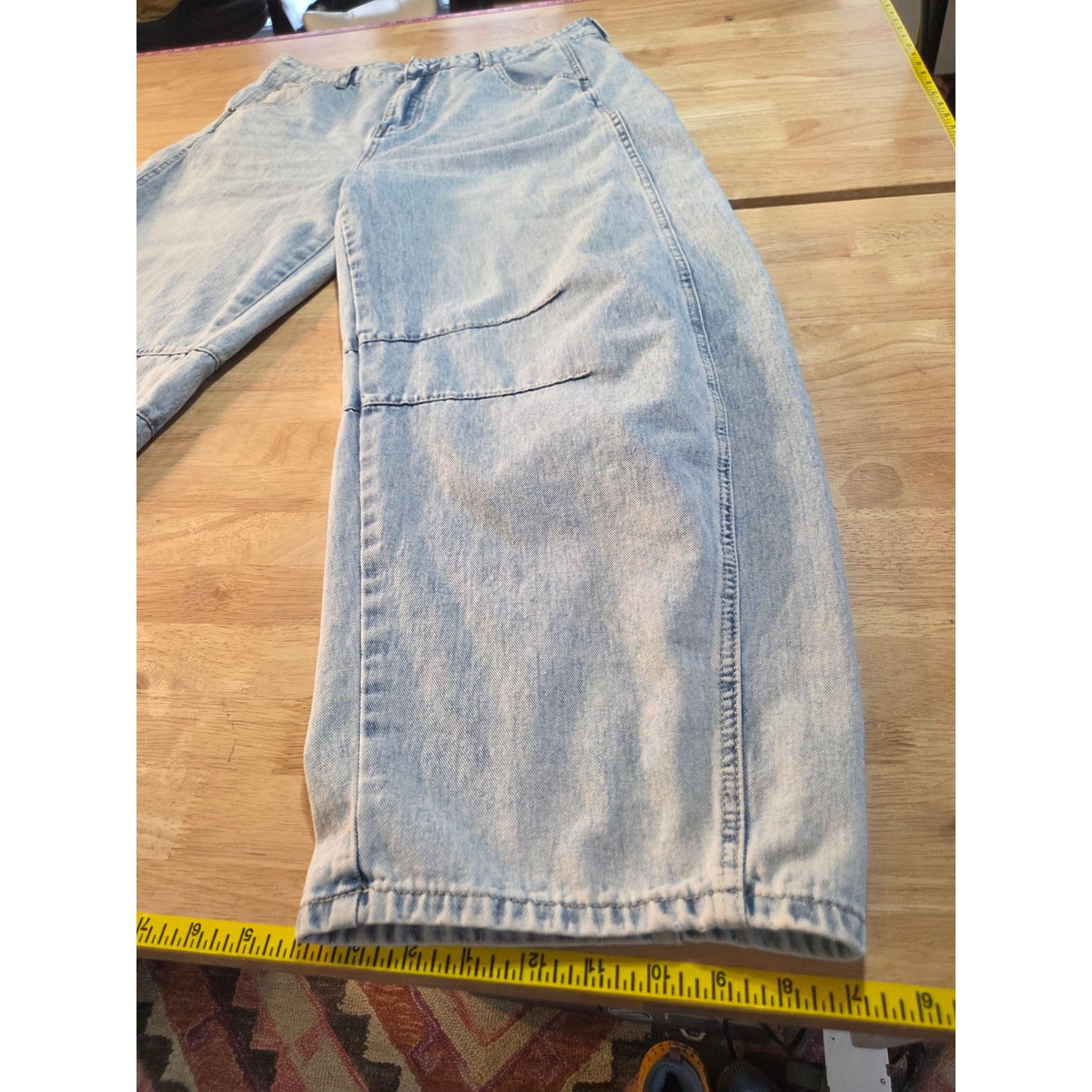 Light acid washed barrel jeans 36-in waist
