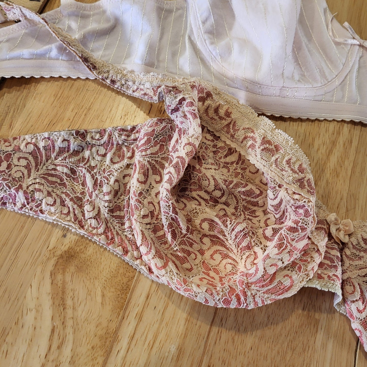 Lot of 3 Vintage Lacey Bras Pink White (Measurments Shown in Photo) Tags Missing