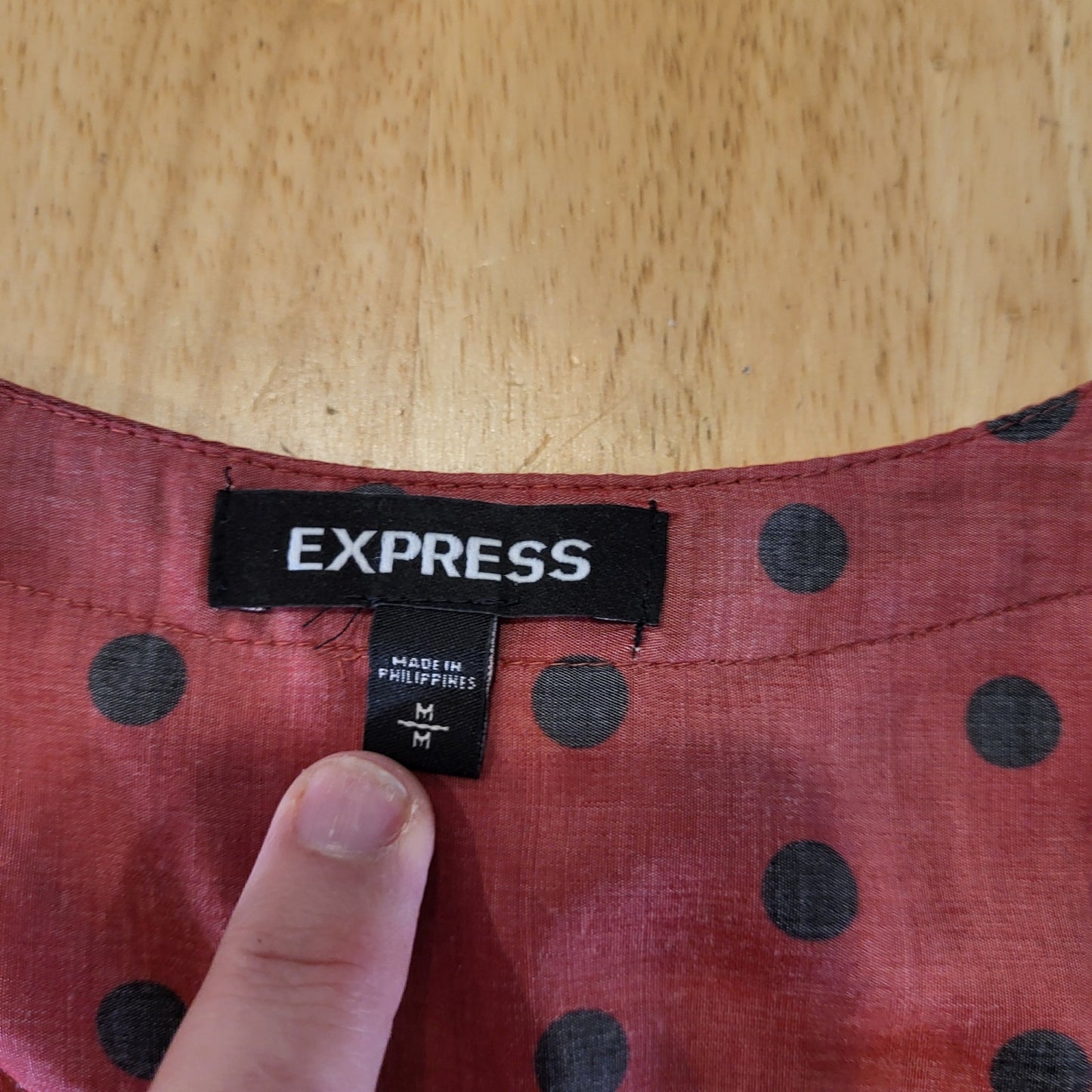 Express Medium Red & Black Polkadot Blouse Lightweight V-neck Pockets 18" p2p