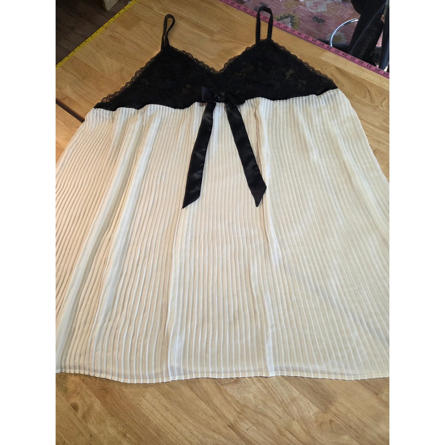 Amoureuse 5x Plus Size Teddy Nightgown Cream Pleated Black lace adjustable strap