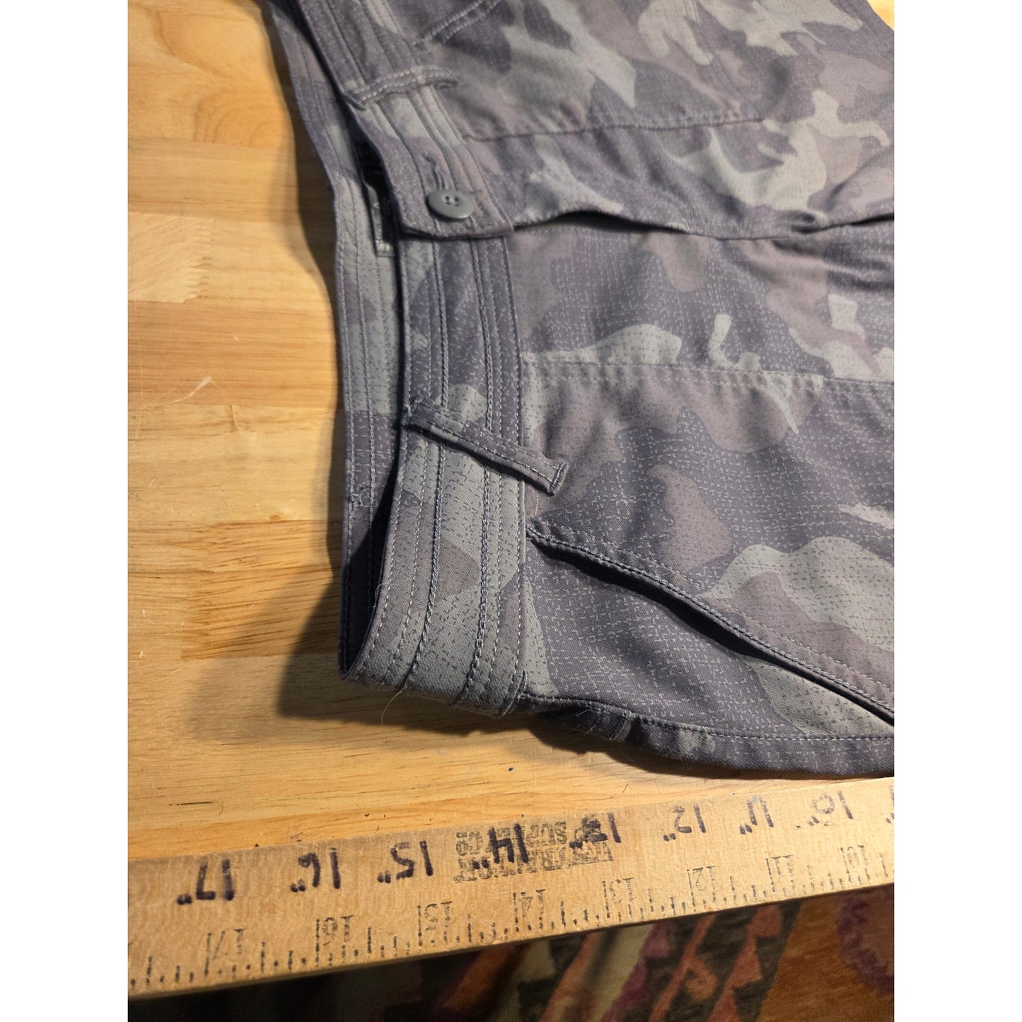 Prana size 6 gray camouflage exercise shorts Pockets button zipper activewear