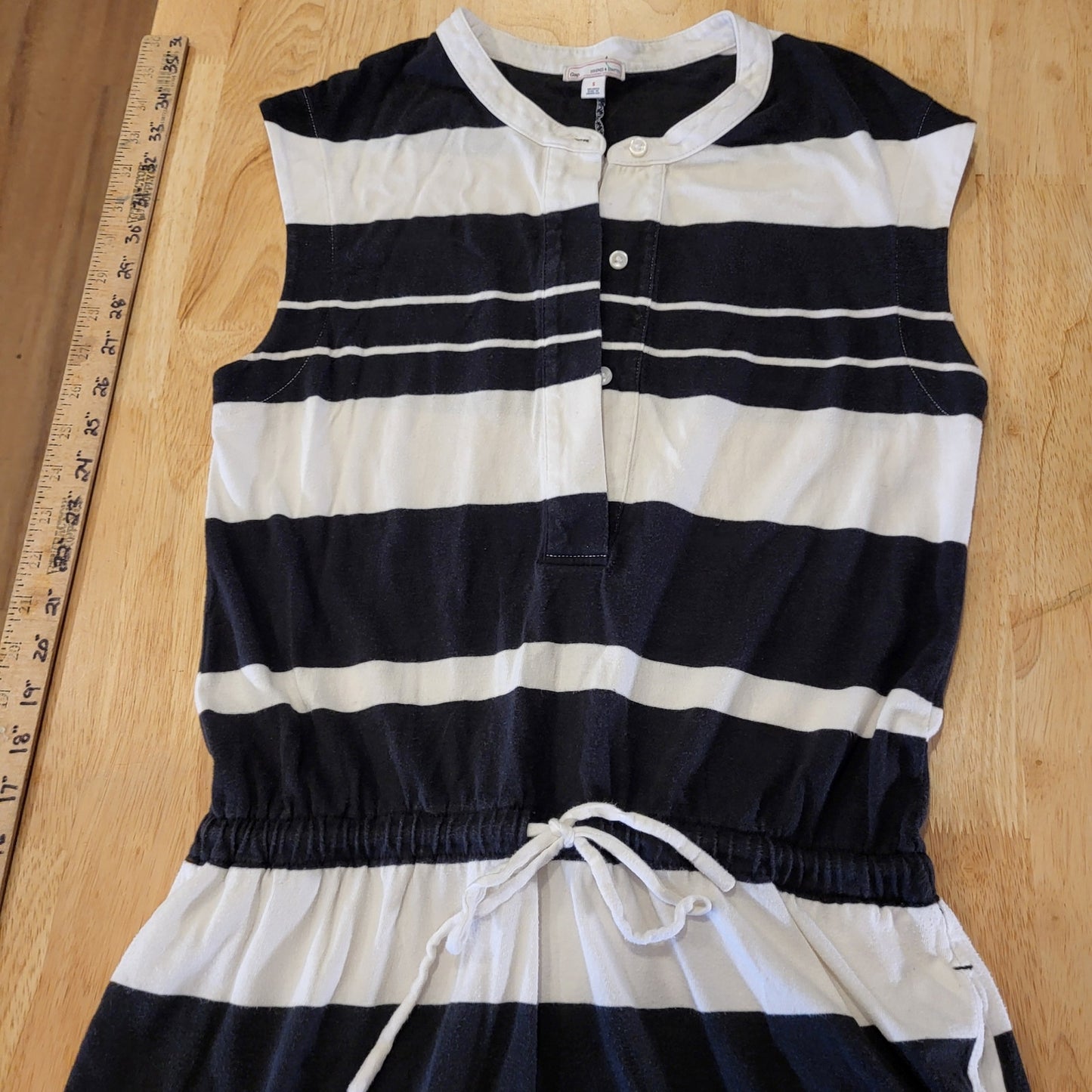 Gap Black & White Striped Sleeveless Jersey Knit Knee Length Dress Pockets