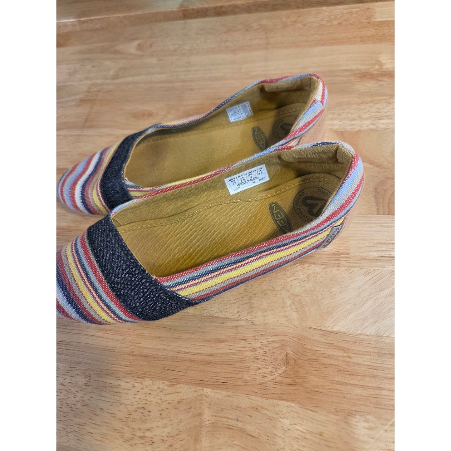 Canvas striped Keen Flats rubber Sole red blue size 6.5