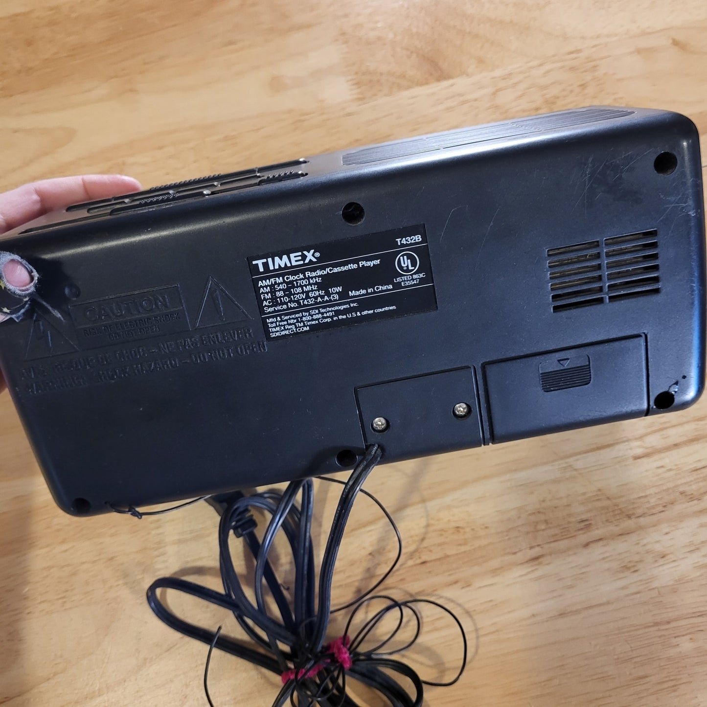 Timex T432B AM/FM Clock Radio Cassette Player Plug or Battery