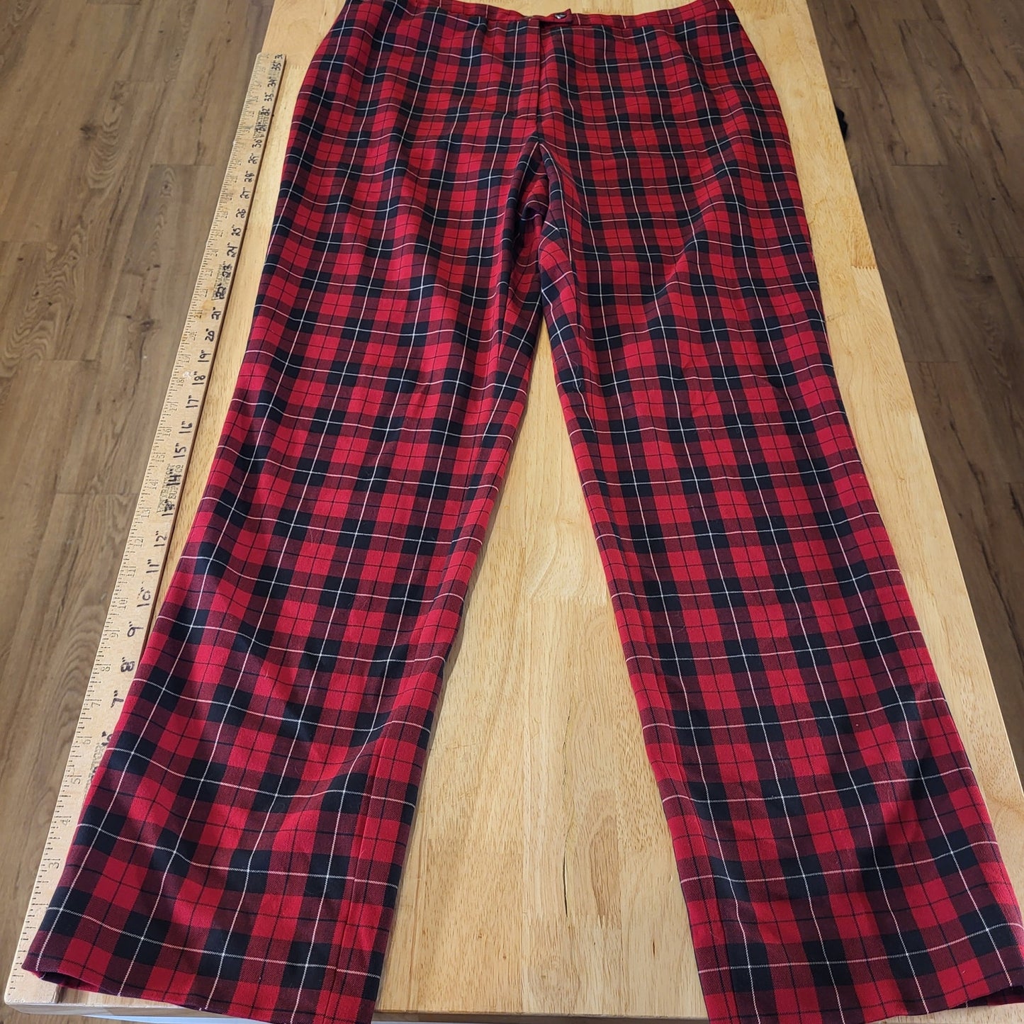 Jones New York Sport Stretch 14 Red Plaid Tartan Cigarette Pants