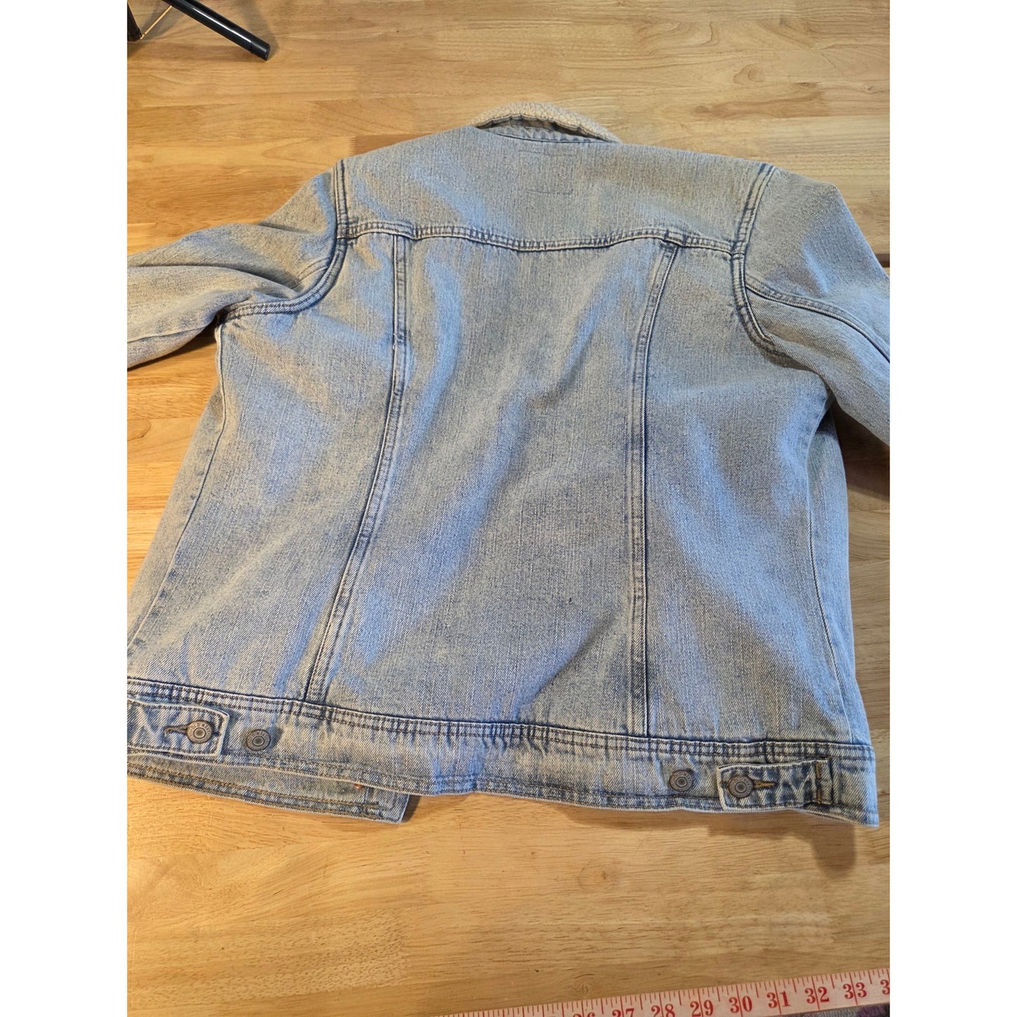 Generic light wash denim shearling faux lined Jean jacket pockets medium