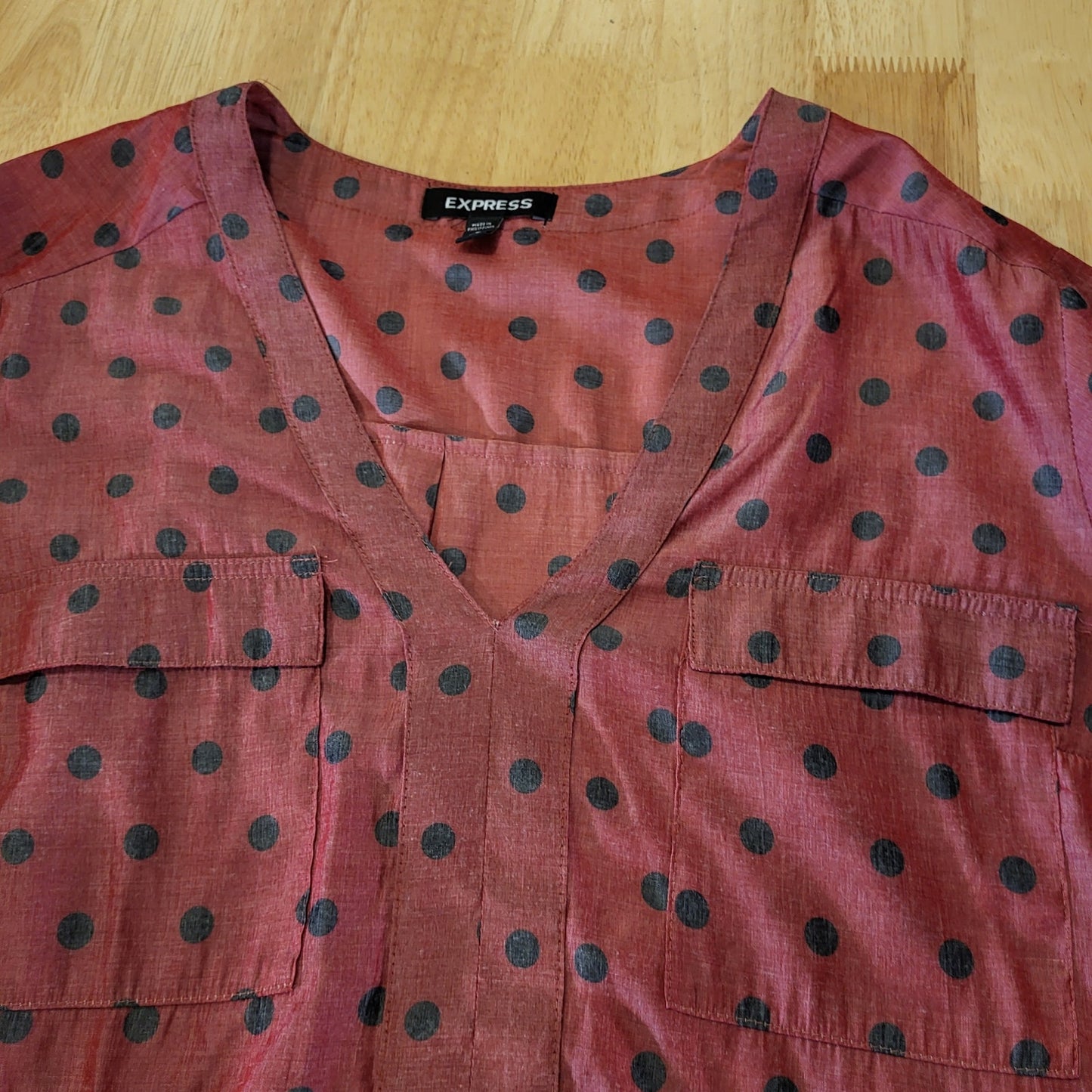 Express Medium Red & Black Polkadot Blouse Lightweight V-neck Pockets 18" p2p