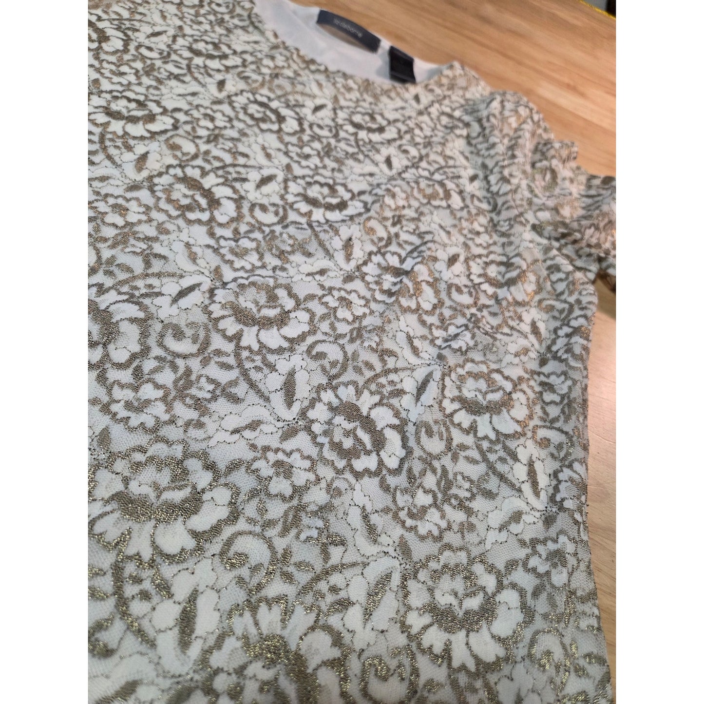 Liz Claiborne white metallic gold lace blouse lined size medium stretch