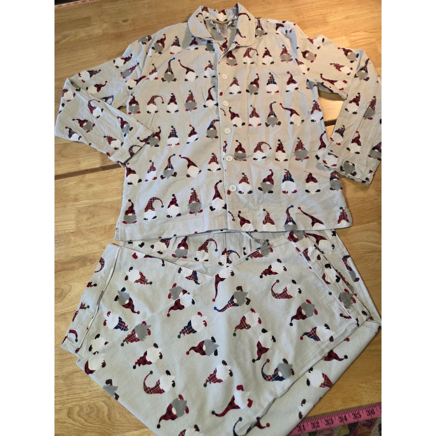 pottery Barn women's size medium gnome flannel gray Christmas pajamas set med.