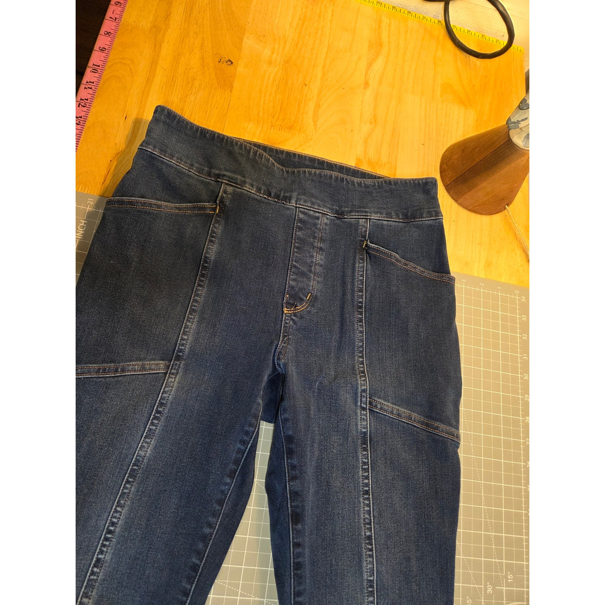 Duluth Trading Company skinny jeans gusseted same detail down the leg size 6