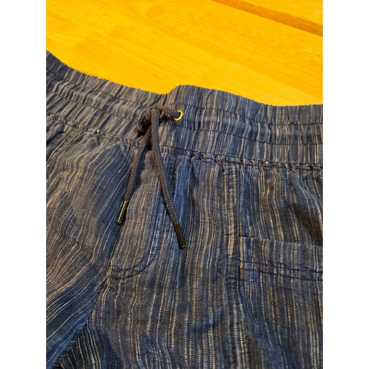 Athleta Navy blue textured stripe elastic waist athletic shorts pockets tie sz10
