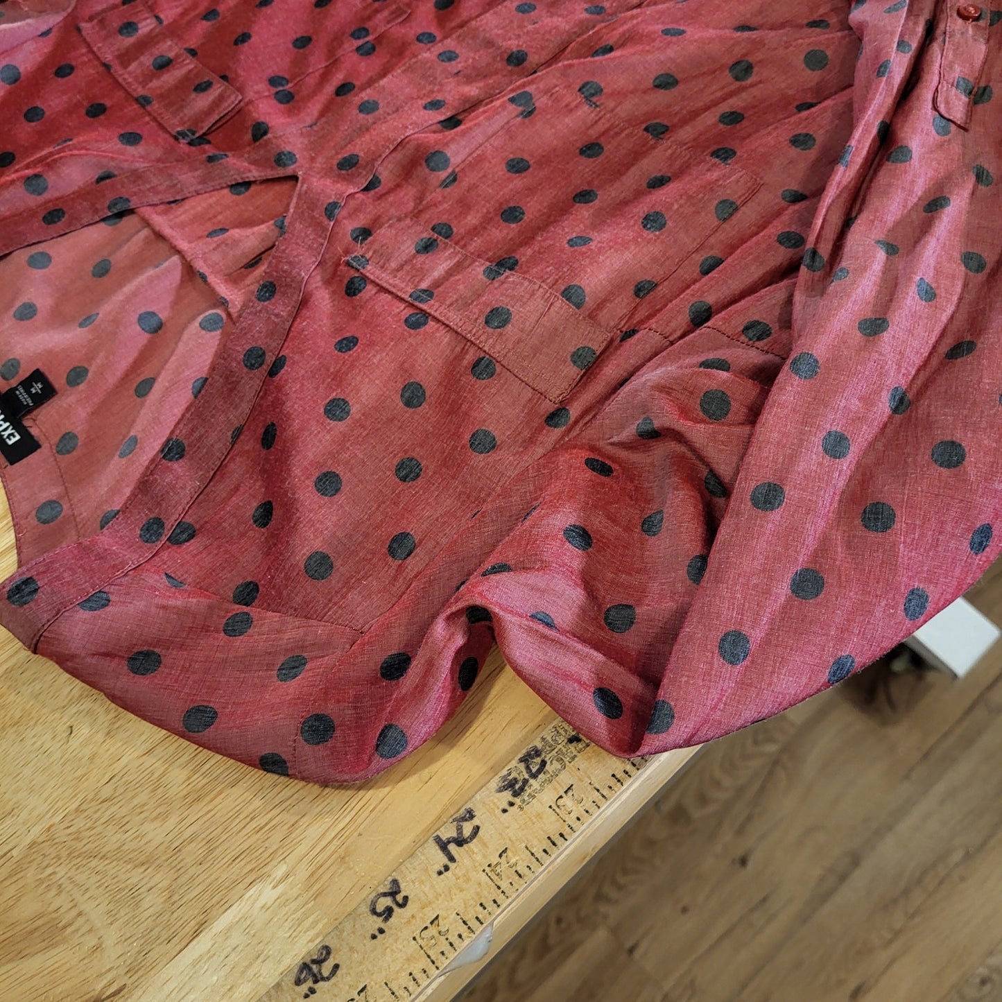 Express Medium Red & Black Polkadot Blouse Lightweight V-neck Pockets 18" p2p