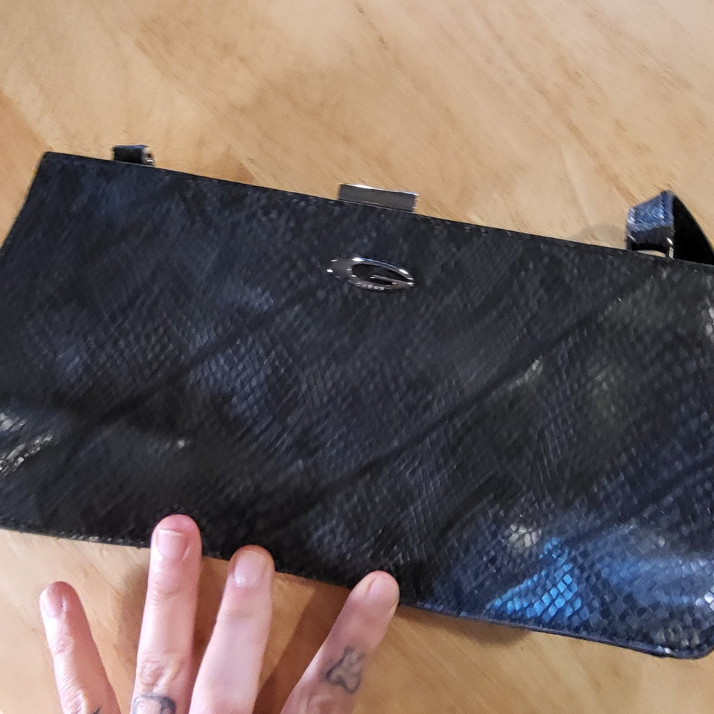 Guess Gunmetal Gray Snake Skin Clutch Shoulder Bag Top Strap & Clasp 10" x 5"