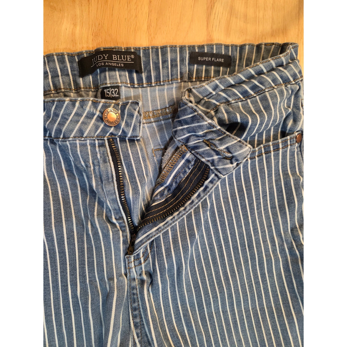 Judy Blue 15/30 Light Wash Bell Bottom Jeans Pinstripe Thin Soft Worn