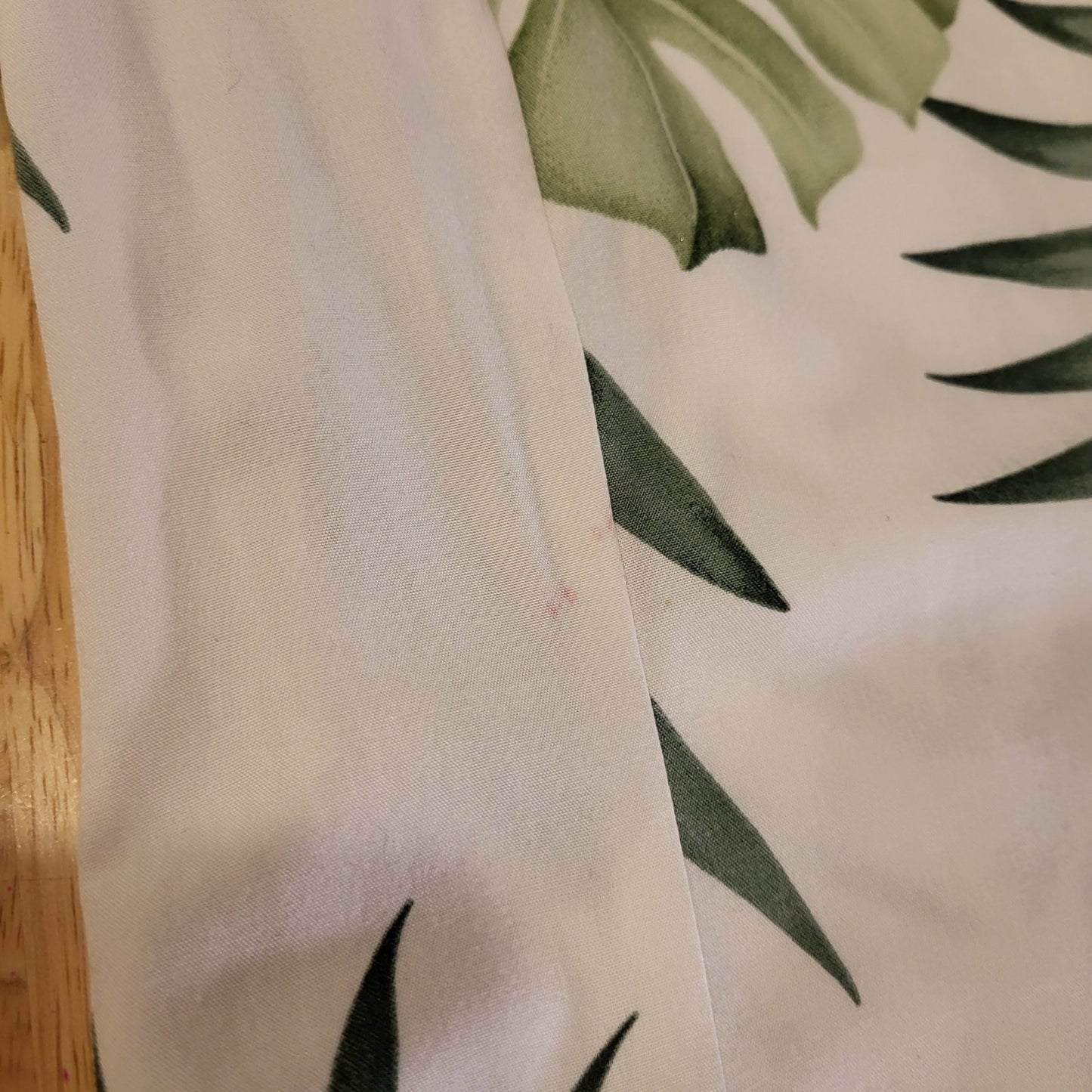 Hilo Hattie Vintage Made In Hawaii Rayon Botanical Print 17" P2P Medium