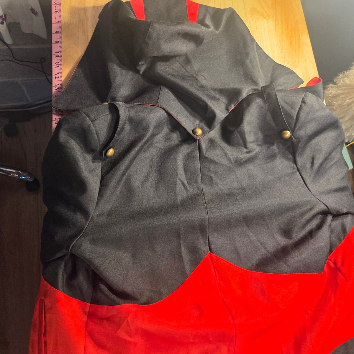 Assassin's Creed red black hooded zip jacket Tails button detail size medium