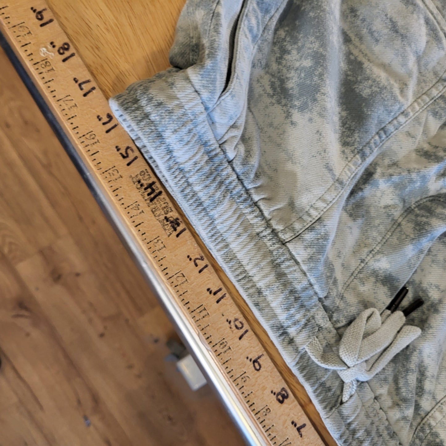 Athleta Blue Cloud Sweat Shorts Elastic Waist Pockets Sz Large 32" Waist