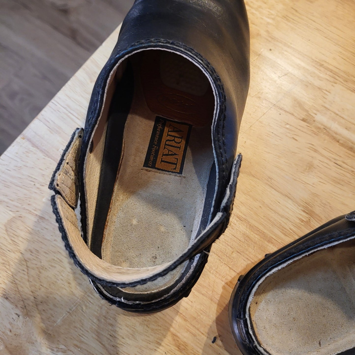 Ariat Black Leather Clogs Sling Back Mules Size 8.5 Rubber Sole Slip Proof