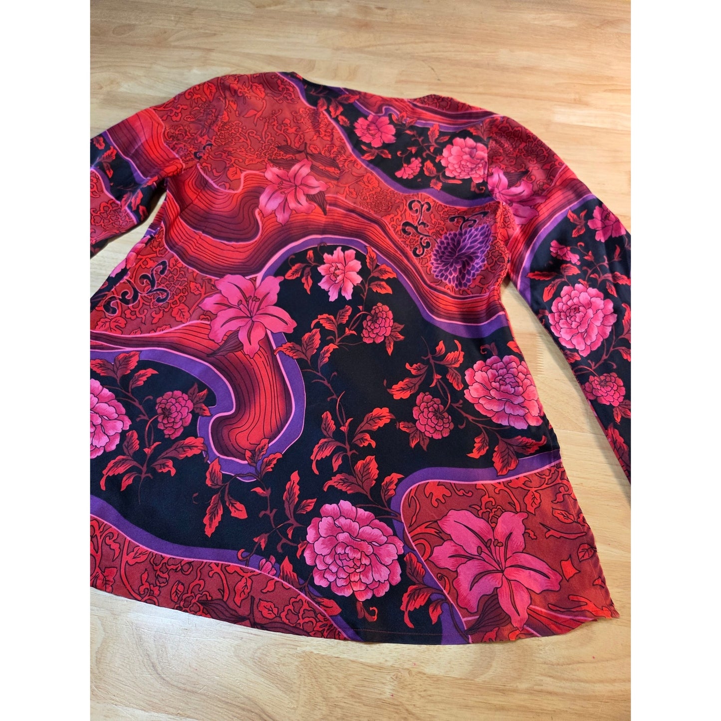 New York City design company 100% silk floral prints long Bell sleeve
