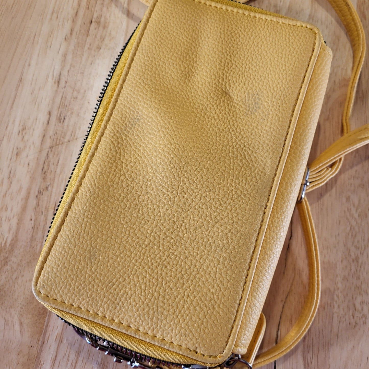 Kenneth Cole Reaction Yellow Pebbled Leather Cross Body 8" X 5" Zip