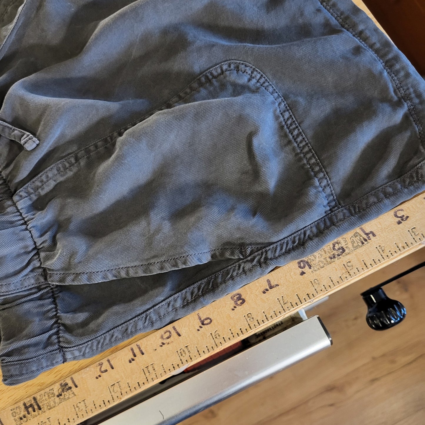 Gap Slinky Gray Elastic Waist Shorts Pockets XL 36" Waist