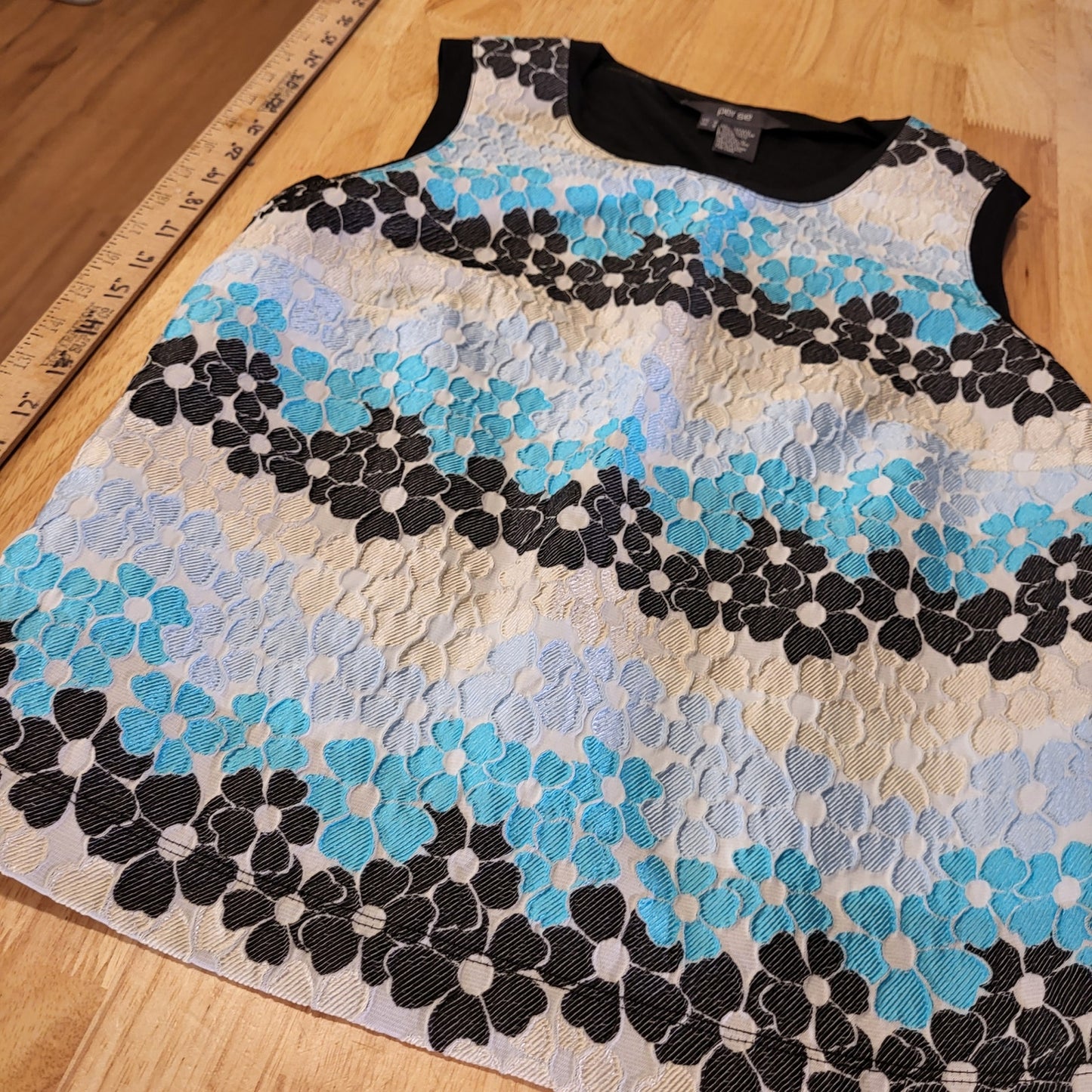 Per Se Blue Daisy Embroidered Sleeveless Side Zip 22" Shoulder To Hem 18" P2P